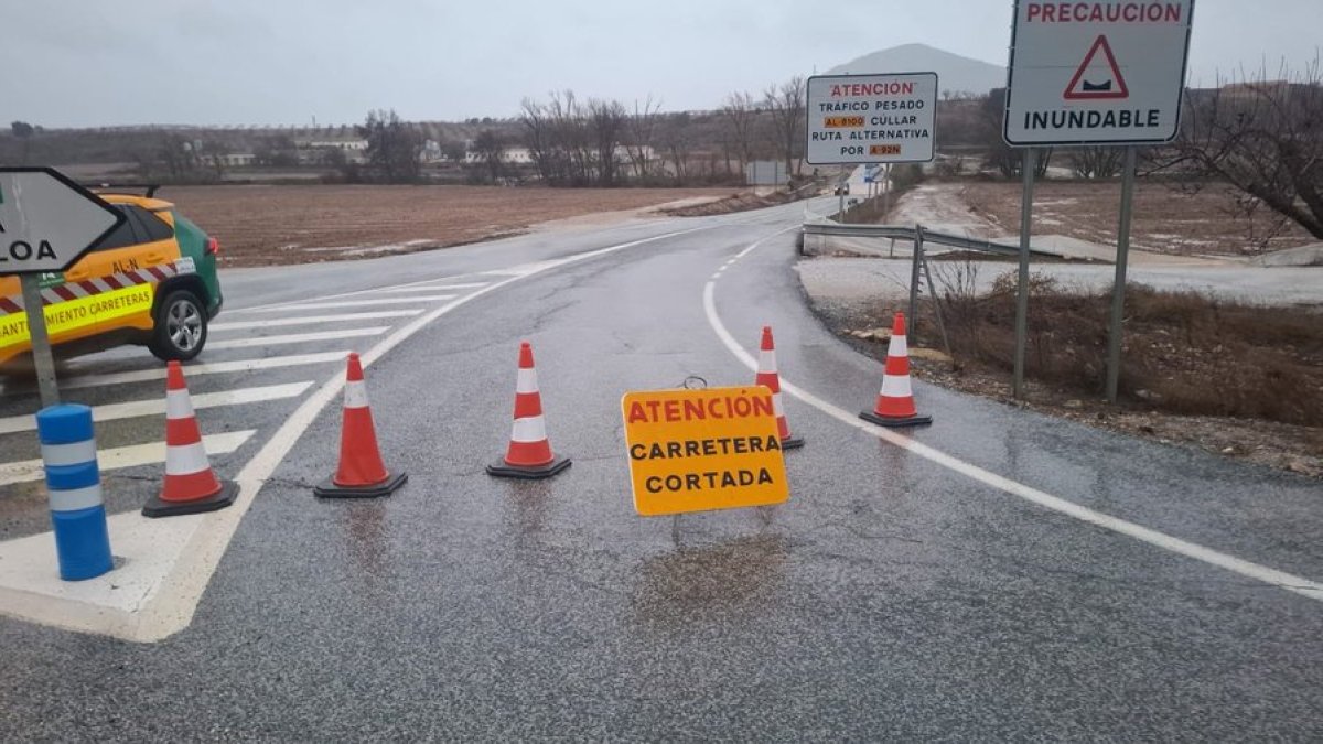 Primera carretera cortada en la provincia de Almería