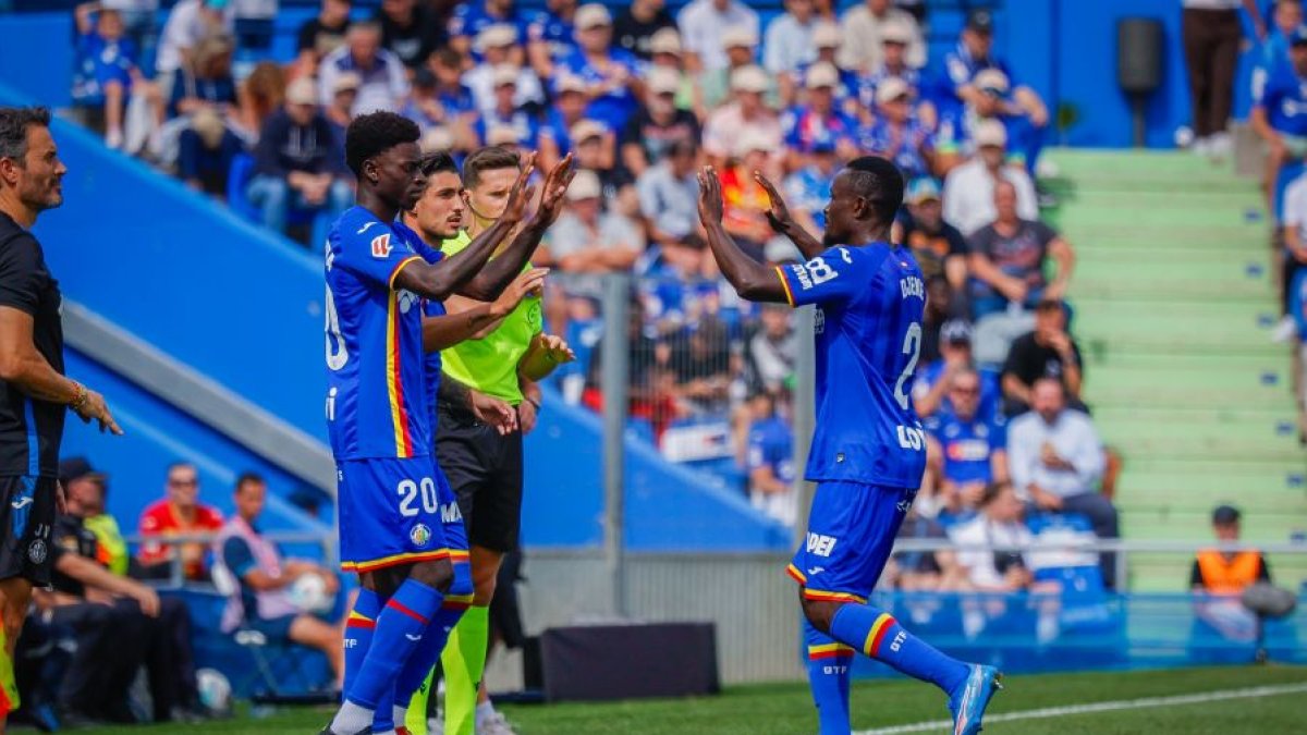 Coba listo para entrar a defender los colores del Getafe.