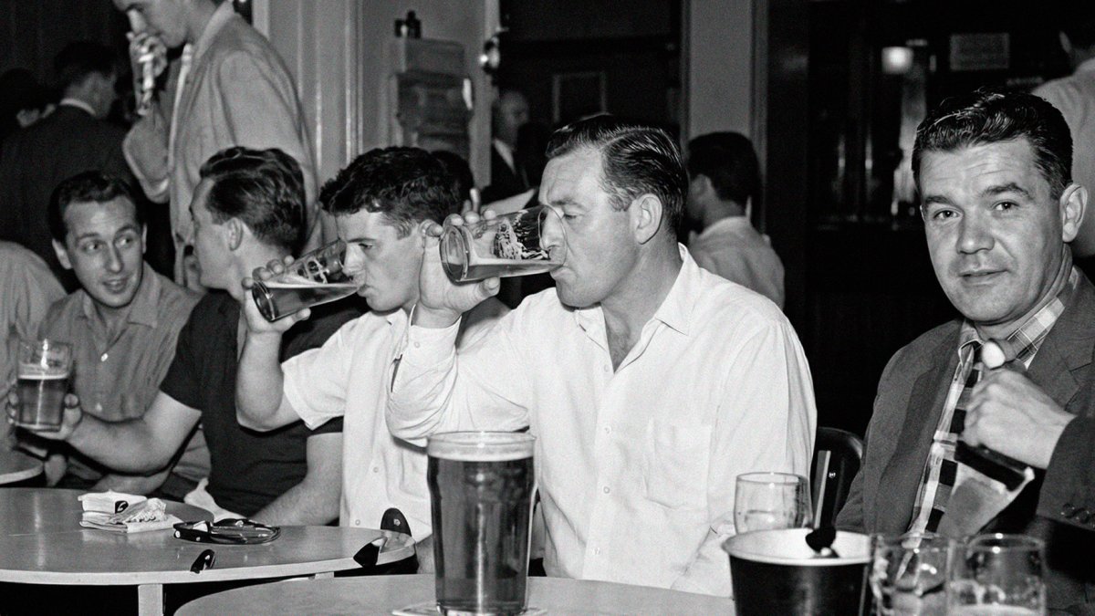 Concurso de bebedores de cerveza que se celebraba en los años 50 como un festejo más de la Feria de Almería.