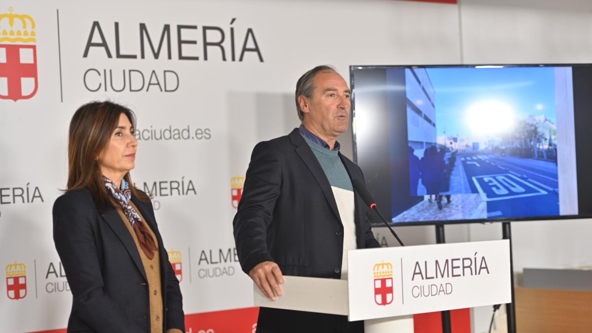 Antonio Casimiro, concejal de Ciudad Activa y Deportes junto a Sacramento Sánchez, edil de Obras Públicas