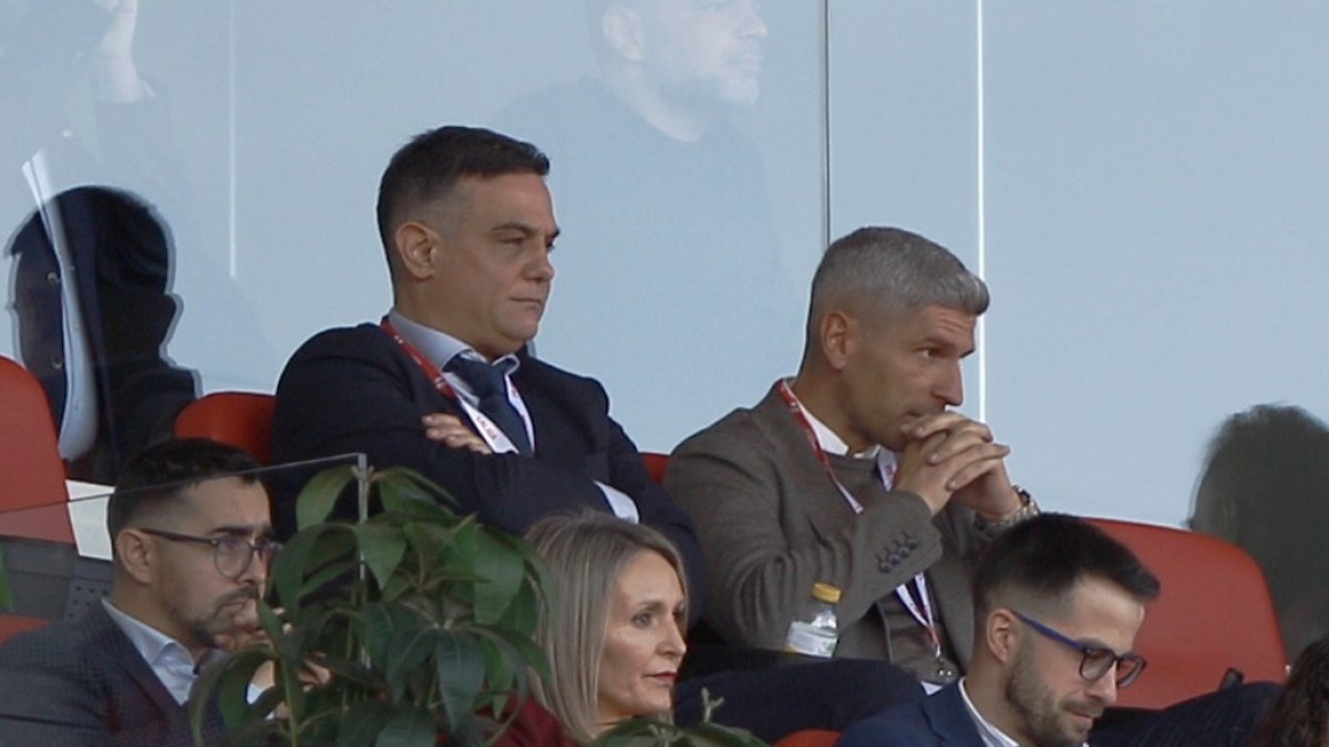 El director deportivo del Almería en la fila de arriba junto a Salva Sevilla.