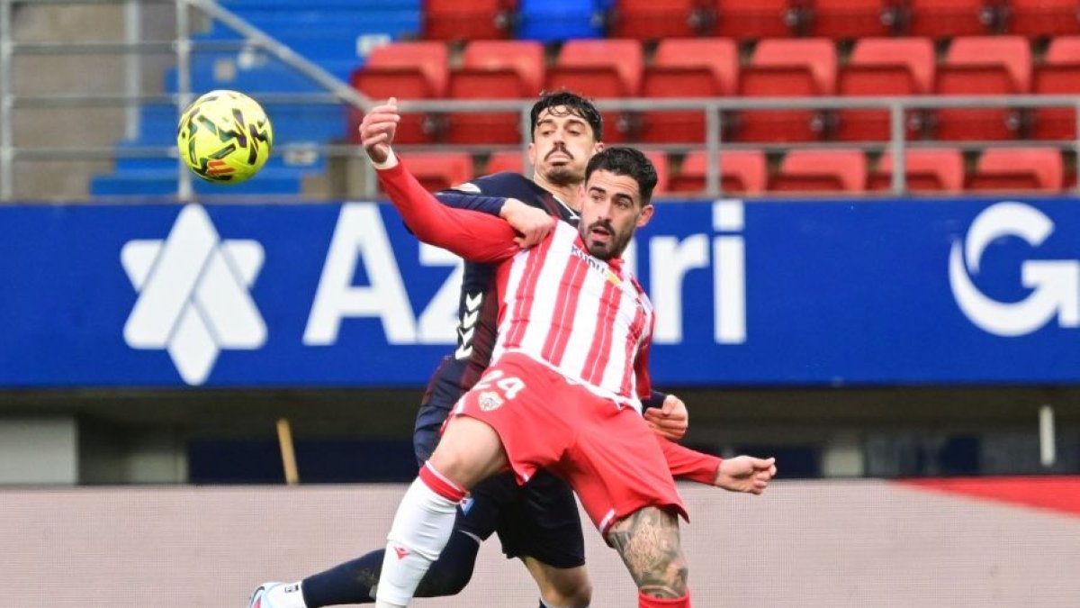 Dando la cara dentro y fuera se ha convertido en un jugador decisivo.