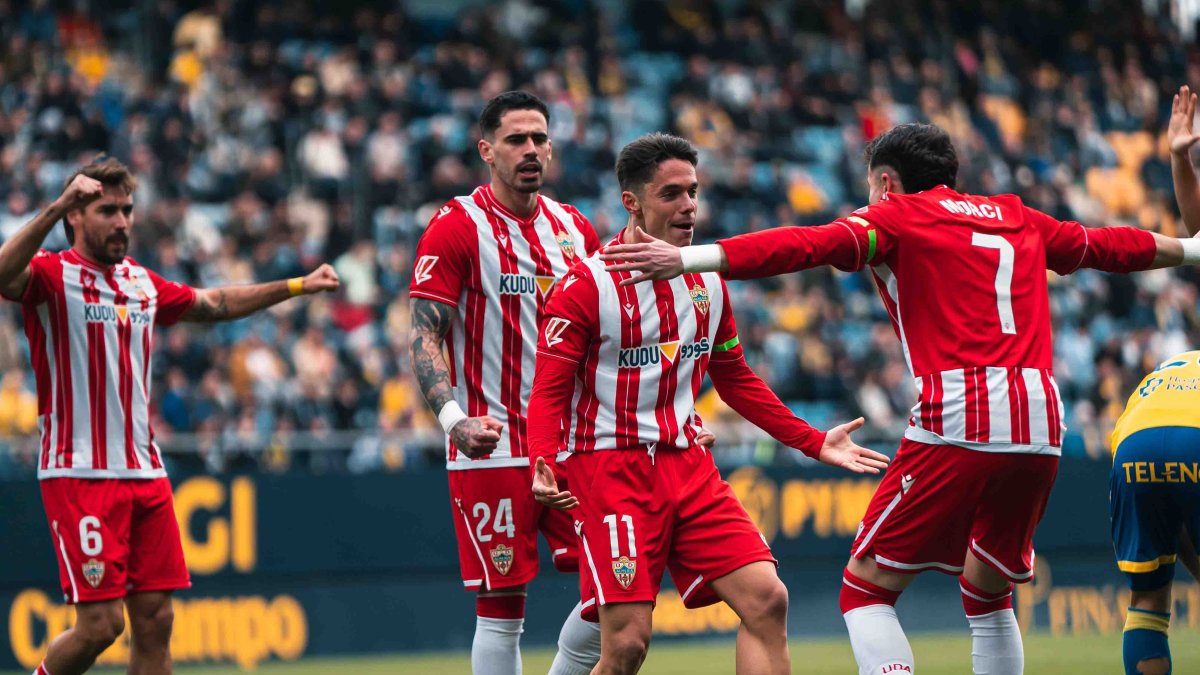 Celebración del gol de Arribas en el Nuevo Mirandilla.