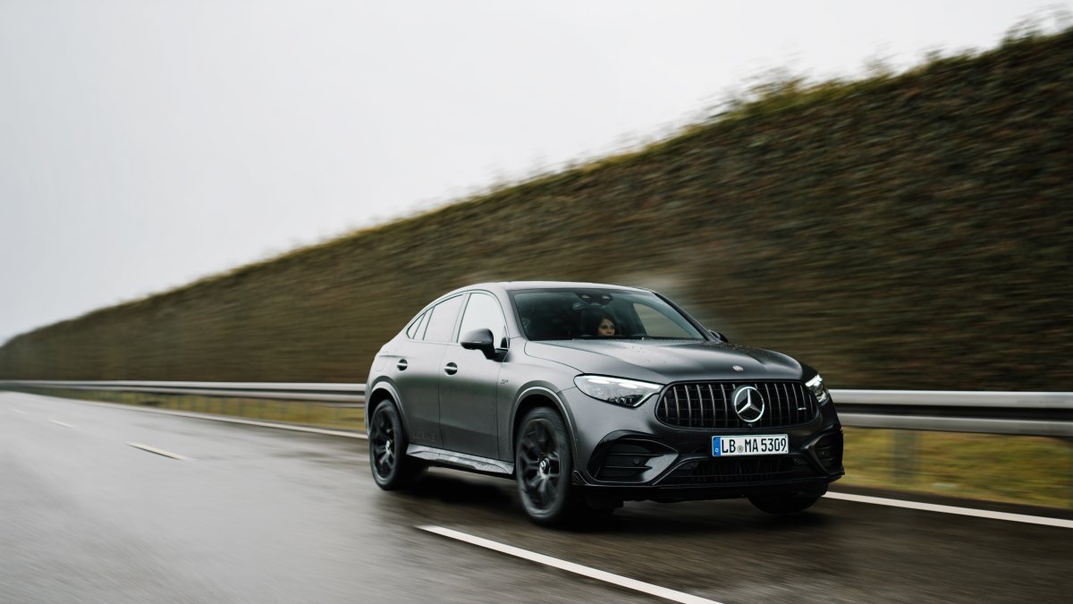 Placer de conducción deportiva, una emotiva banda sonora de seis cilindros. 