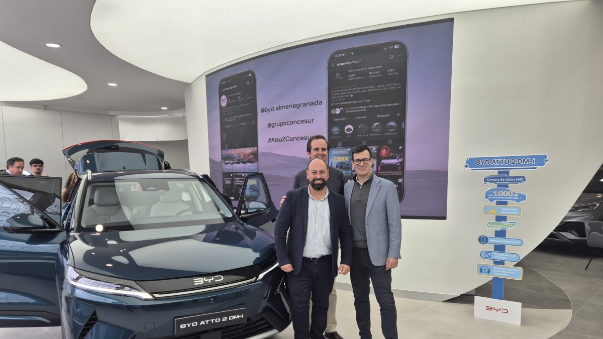 Momento de la presentación en las instalaciones de BYD Almería