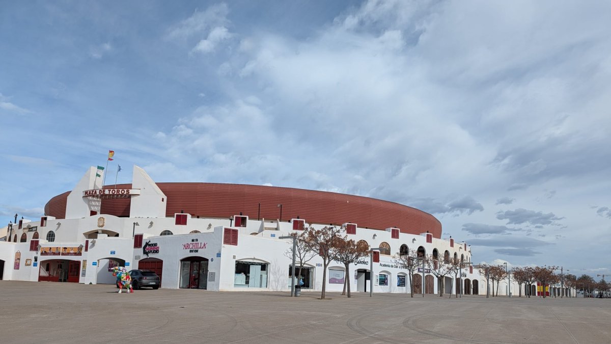 Archivo de las inmediaciones de la Plaza de Toros de Roquetas de Mar.