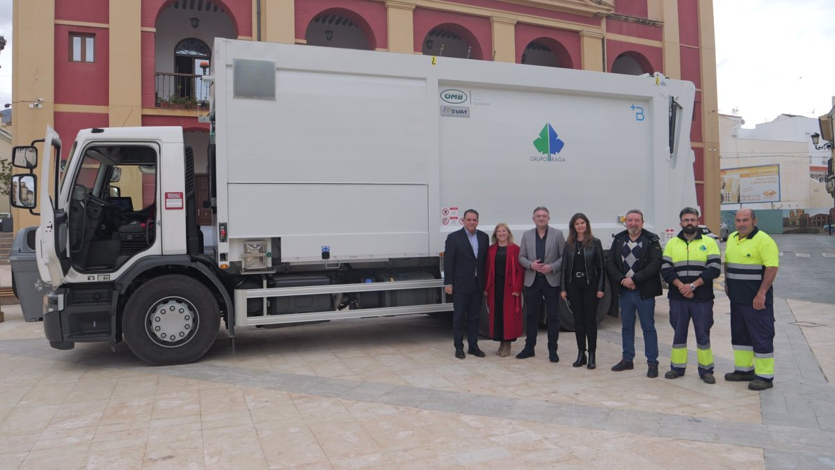 Recepción del nuevo camión del servicio de recogida de residuos de Berja.