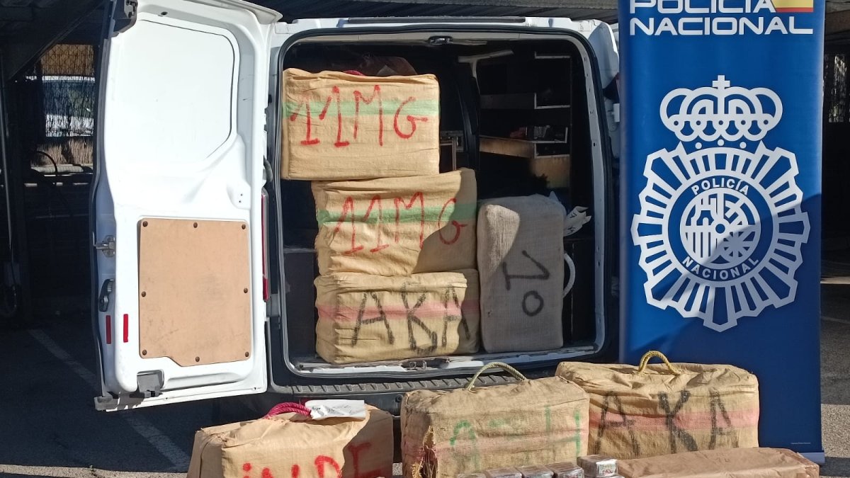 Imágenes de la operación de la Policía Nacional contra una 'macroindustria' de la droga.