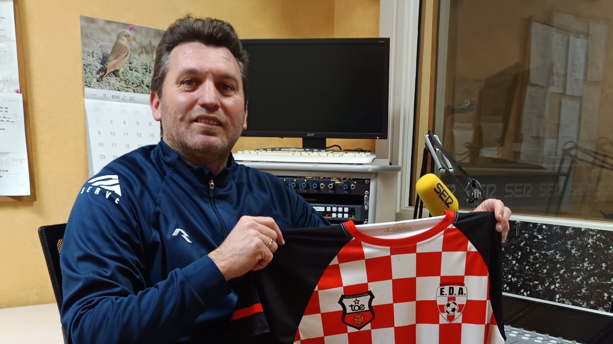 Álex Hita pasó por los estudios de la Cadena SER para hablar de su trayectoria deportiva en 'Pegados a la cal'.