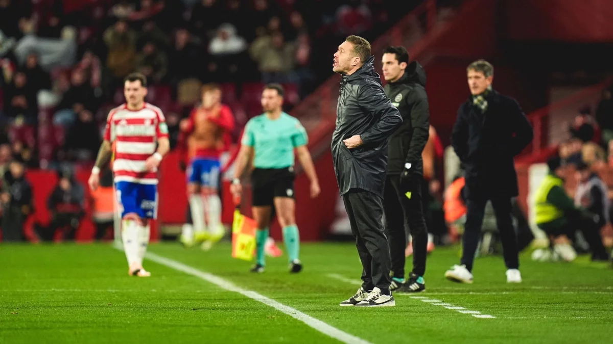 Tevenet en su último partido al frente del Real Valladolid, goleado en Granada.