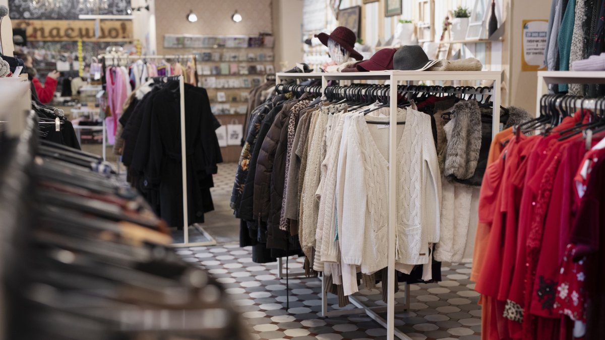 Moda, complementos y propuestas para el día a día conviven en un espacio pensado para elegir con comodidad y confianza.