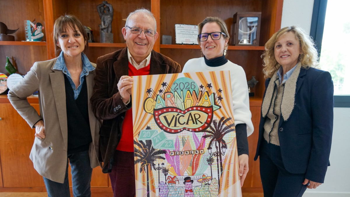 Antonio Bonilla junto a Vanesa Lidueña, Francisca Hernández y Encarna Martínez, presentan el cartel del Carnaval de Vícar 2026