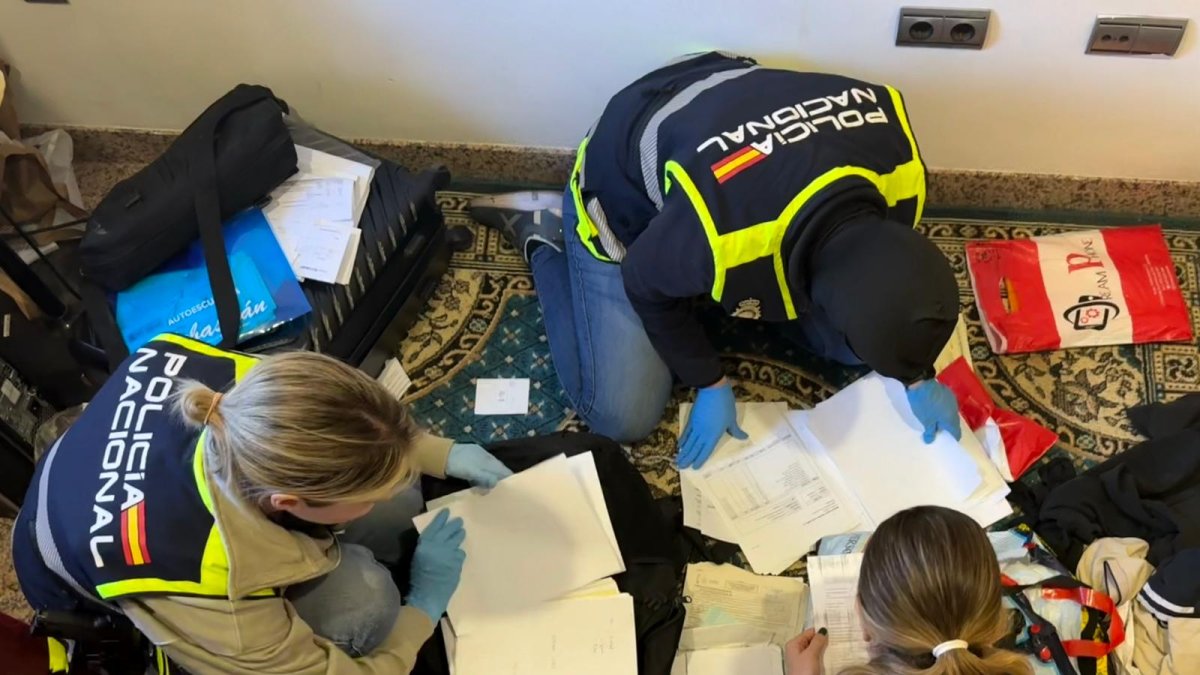 Cuatro personas detenidas por delitos de falsedad documental