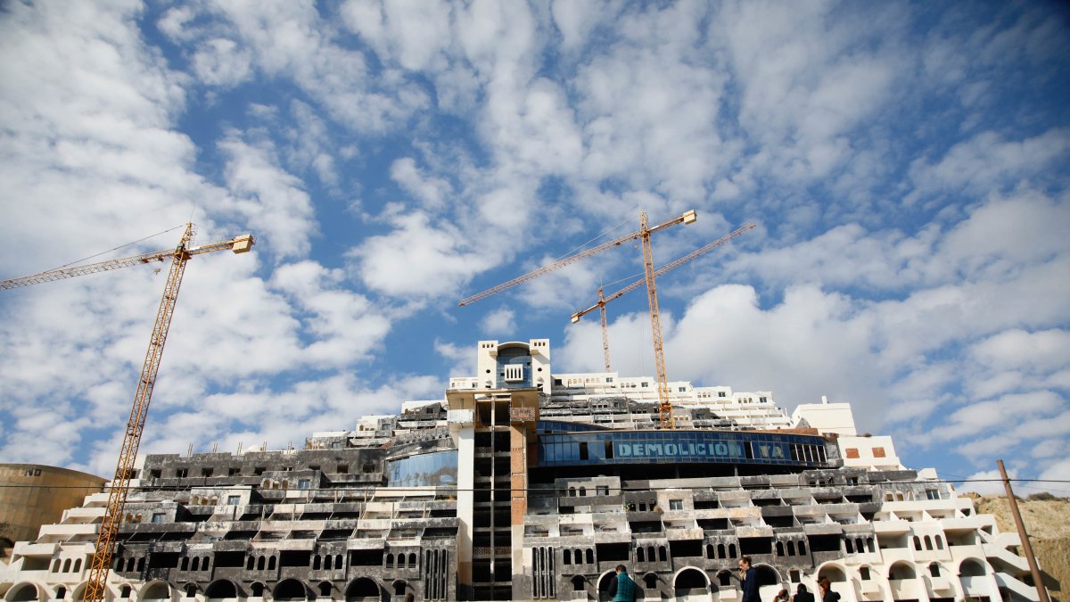 Archivo - Vista general del hotel de El Algarrobico, en Carboneras (Almería).
