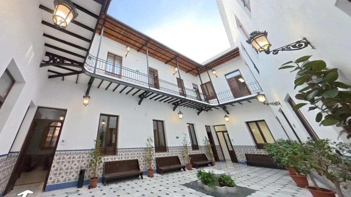 El bonito patio interior de la sede de la UNED en Almería.