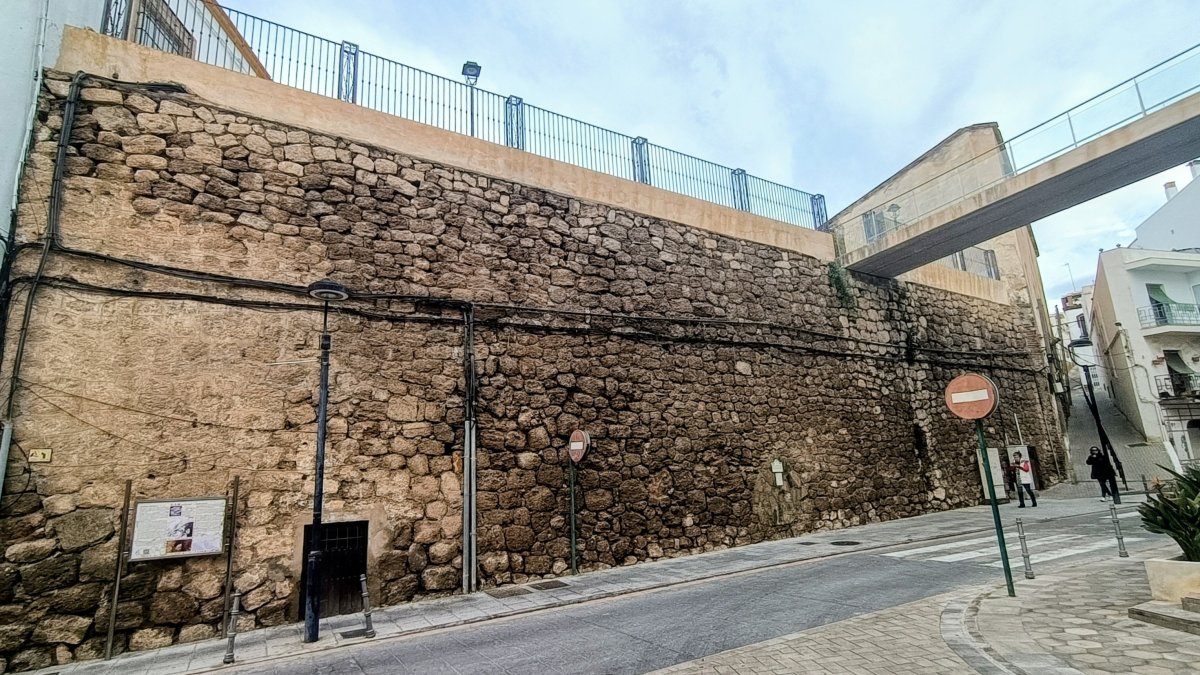 Antigua muralla de la ciudad. Lienzo situado en la calle San Sebastián junto al Mercado Central de Adra