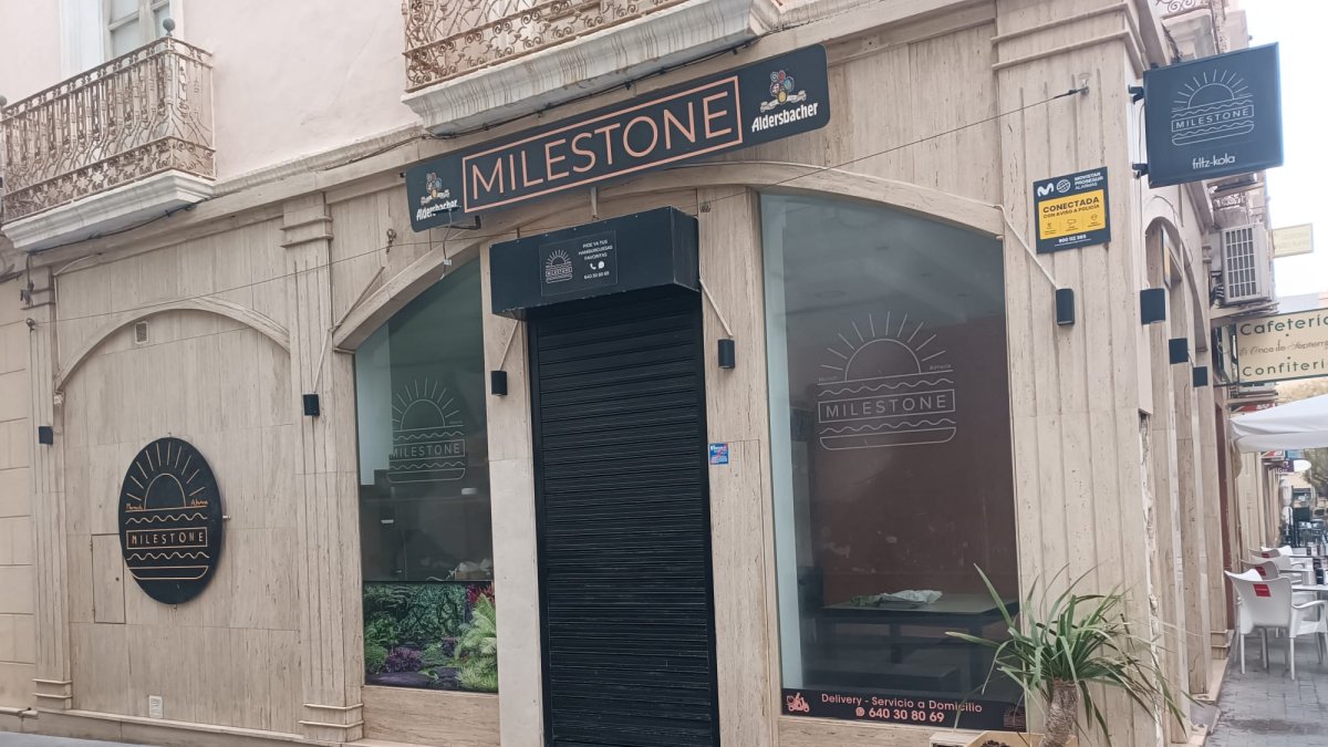 Milestone, la hamburguesería que ha cerrado en pleno centro de Almería.