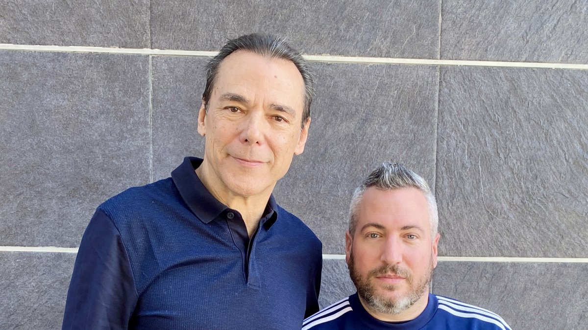 Diego Armando Alías junto al autor de la entrevista, Antonio Hermosa, dos enamorados del mundo del teatro.