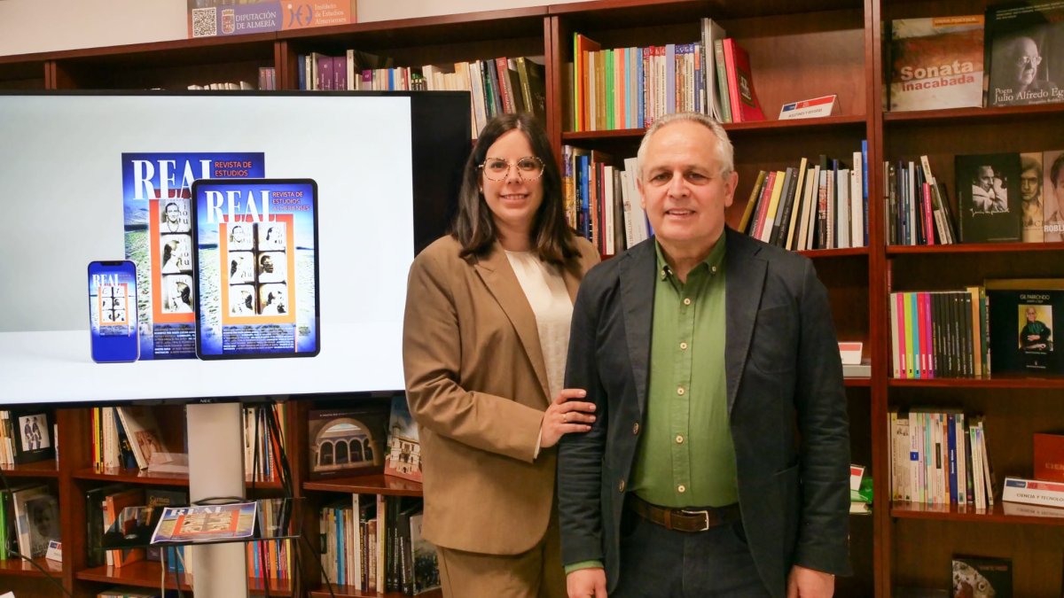 Fotografía de la presentación del nuevo número de la Revista Real