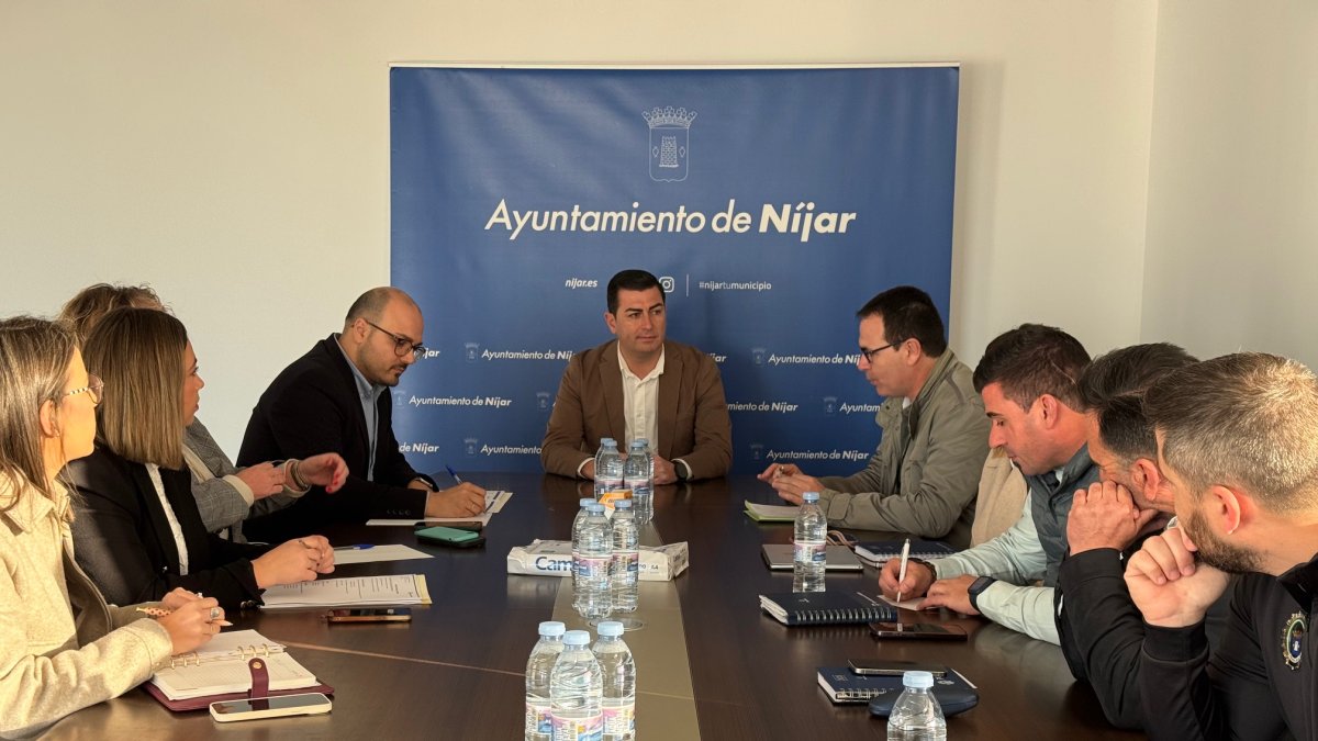 El Ayuntamiento de Níjar ha acogido una nueva reunión de coordinación para la erradicación del chabolismo en el municipio.