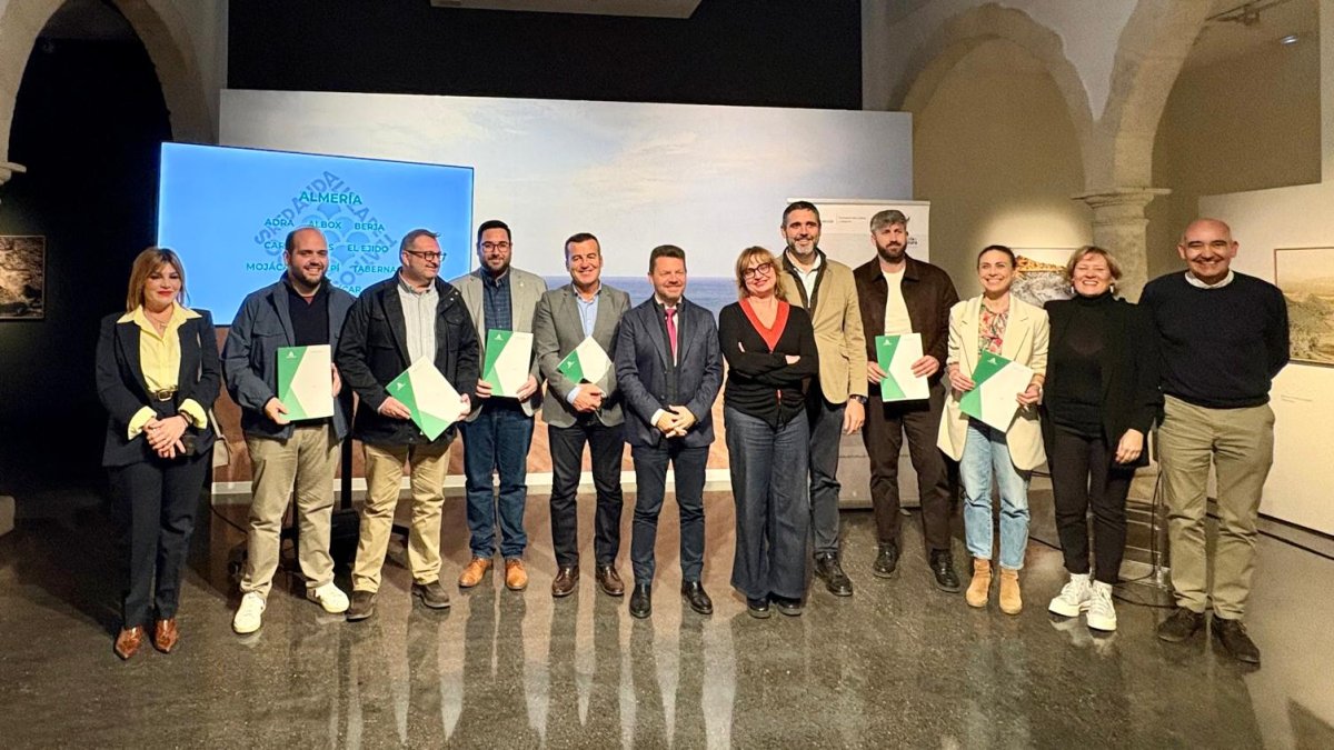 Foto de familia tras la presentación de los pueblos adheridos a la Red Municipal de Teatros.