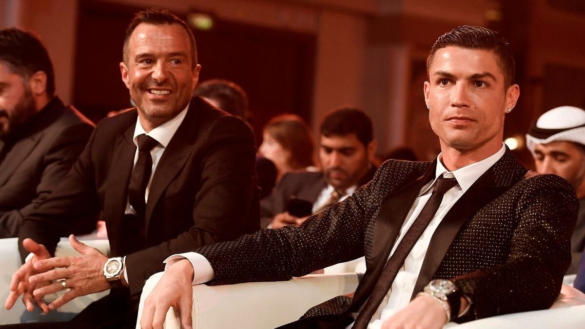 Jorge Mendes y Cristiano Ronaldo llevan trabajando juntos muchos años y se entienden con la mirada.