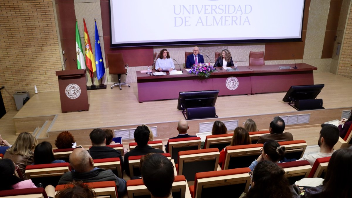 Aspecto del Auditorio de la UAL durante el acto de entrega de reconocimientos y distinciones de la Facultad de Psicología.