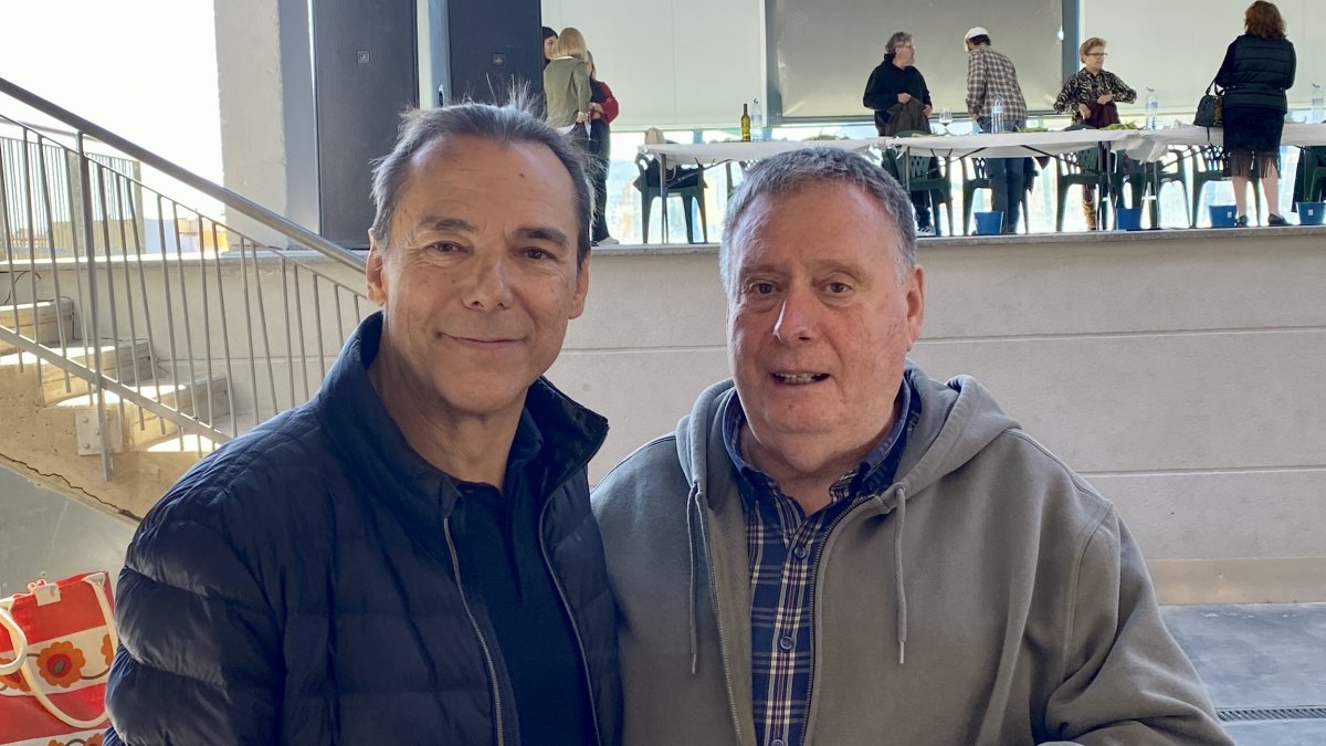 Manuel Salas junto al autor de la entrevista, Antonio Hermosa, en la última Cata de Vino de Benahadux celebrada el pasado 21 de febrero.