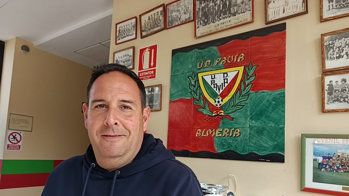 El Pavía, uno de los clubes con más historia y solera del fútbol de Almería, ha apostado muy fuerte firmando a Agustín Sánchez.