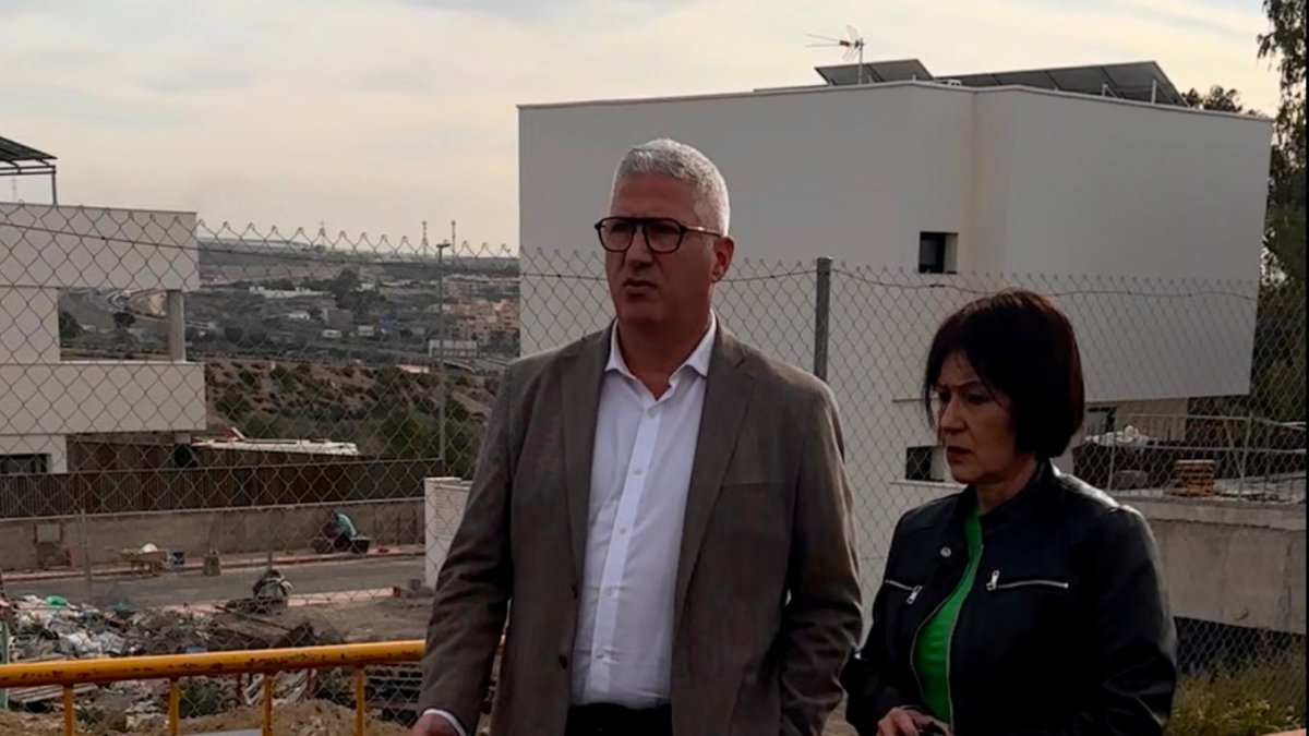 Visita a las obras en calle Azor.