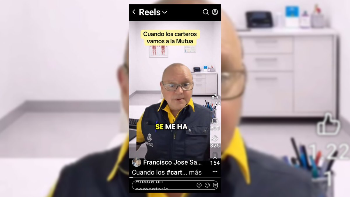 Paco Sabio, el cartero del TikTok de Almería, en el vídeo viral.