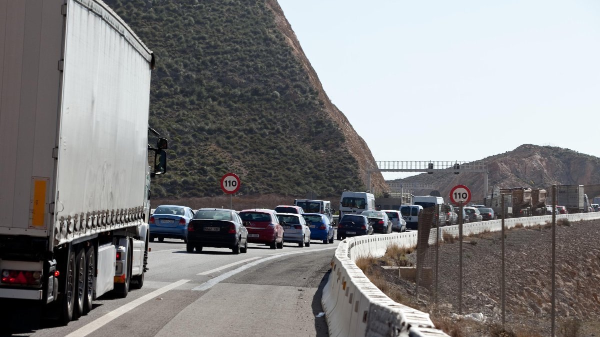 Imagen de archivo de colas en la Autovía A-7 a su paso por Almería.