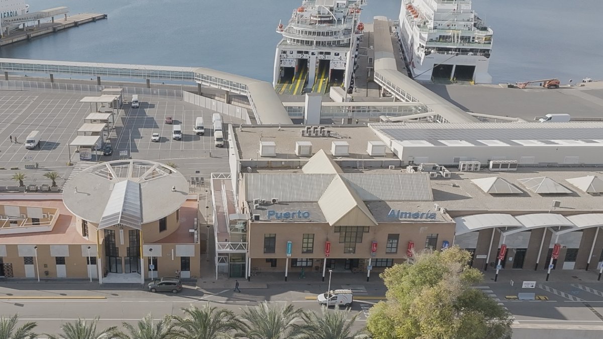 Vista aérea de la Estación Marítima del Puerto de la capital