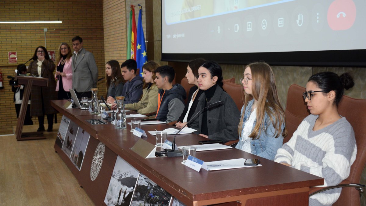 Un momento de la conexión con la Base Científica Española en la Antártida este jueves desde la Universidad de Almería.