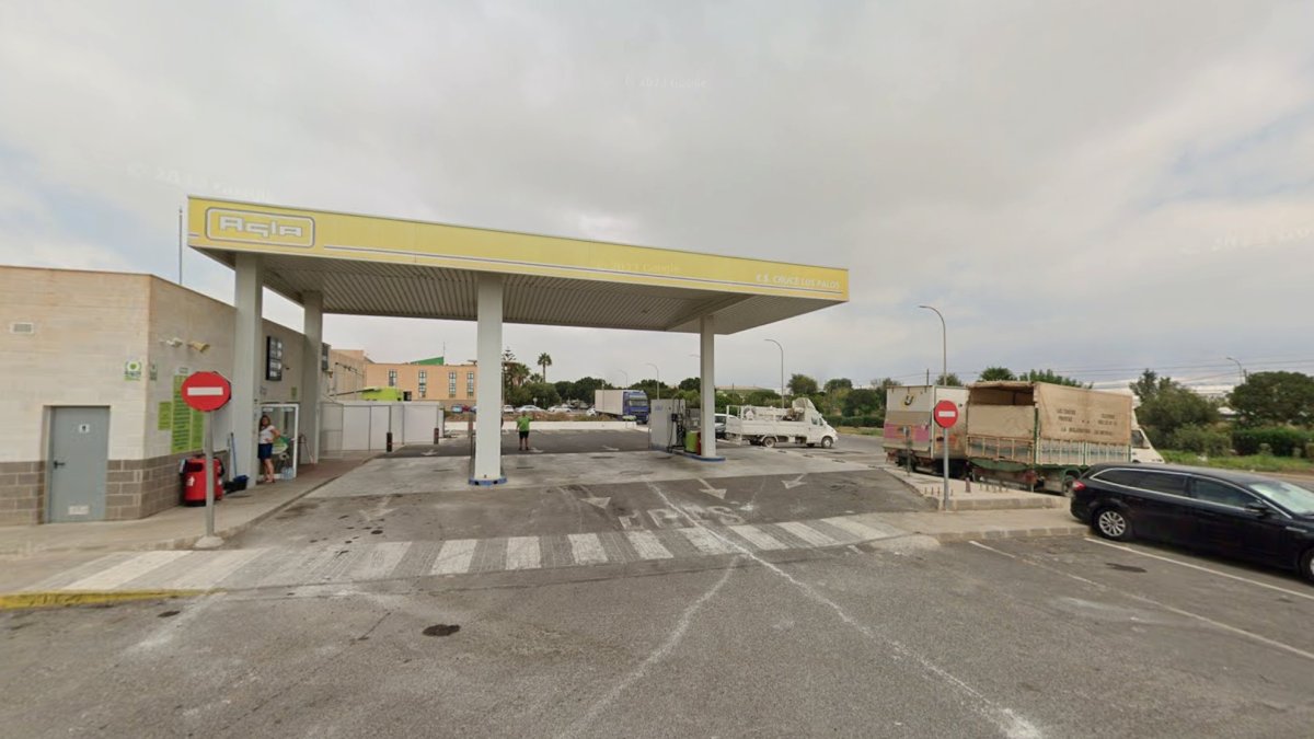 Gasolinera Agla, en una estación de servicio de La Mojonera.