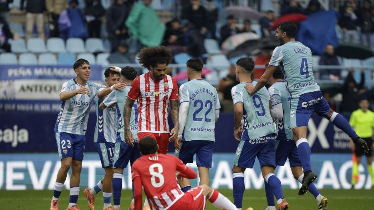 Un mal día en La Rosaleda ante el Málaga puso el punto y final.