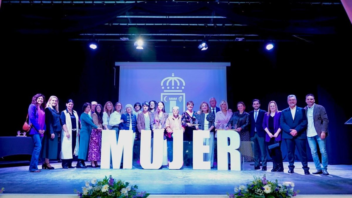 Premiadas y participantes en esta especial gala