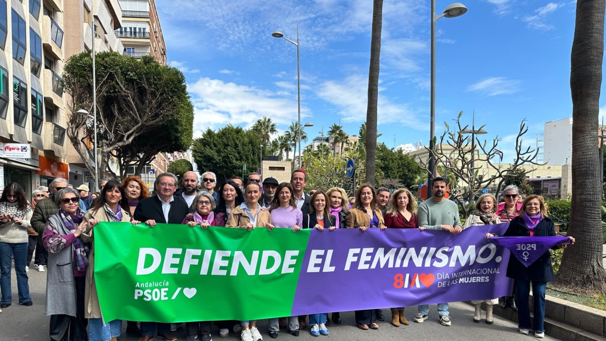 Miembros del Partido Socialista en la manifestación del 8M del domingo por la mañana