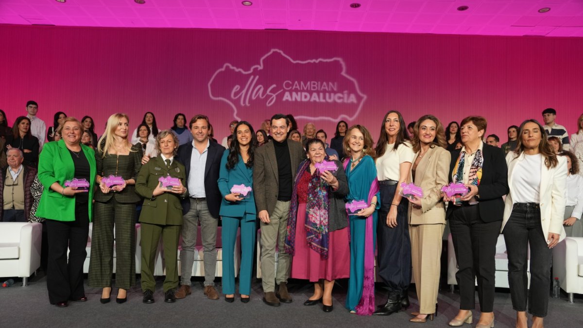 El presidente del PP de Andalucía, Juanma Moreno, ha reivindicado este domingo el papel
esencial de las mujeres en el presente y el futuro