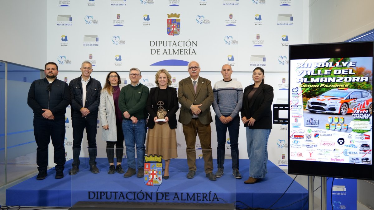 Foto de familia de la presentación de la prueba deportiva.