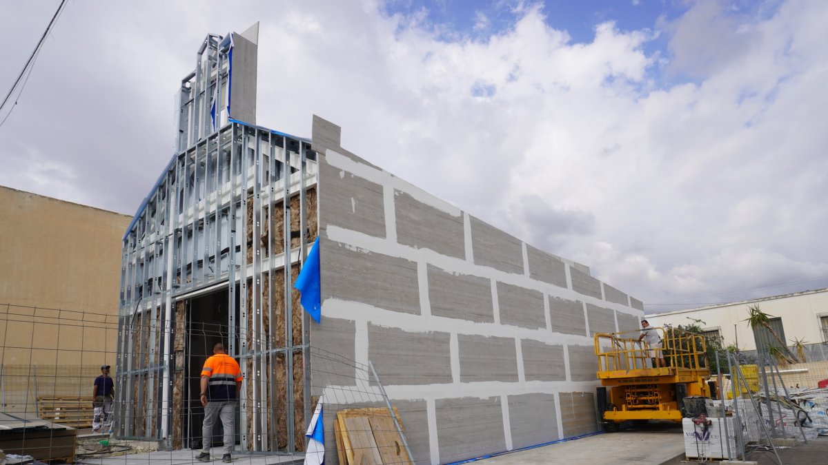 Aspecto de las obras en la ermita varios meses atrás.