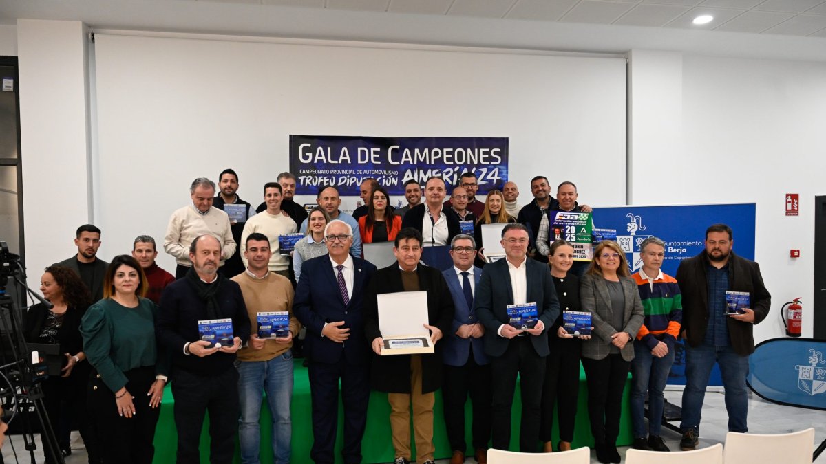 Fotografia de la entrega de trofeos de la edición pasada.