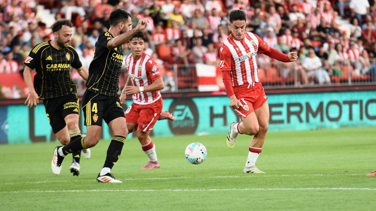 Arribas es el futbolista de moda en Segunda División por sus 17 goles.