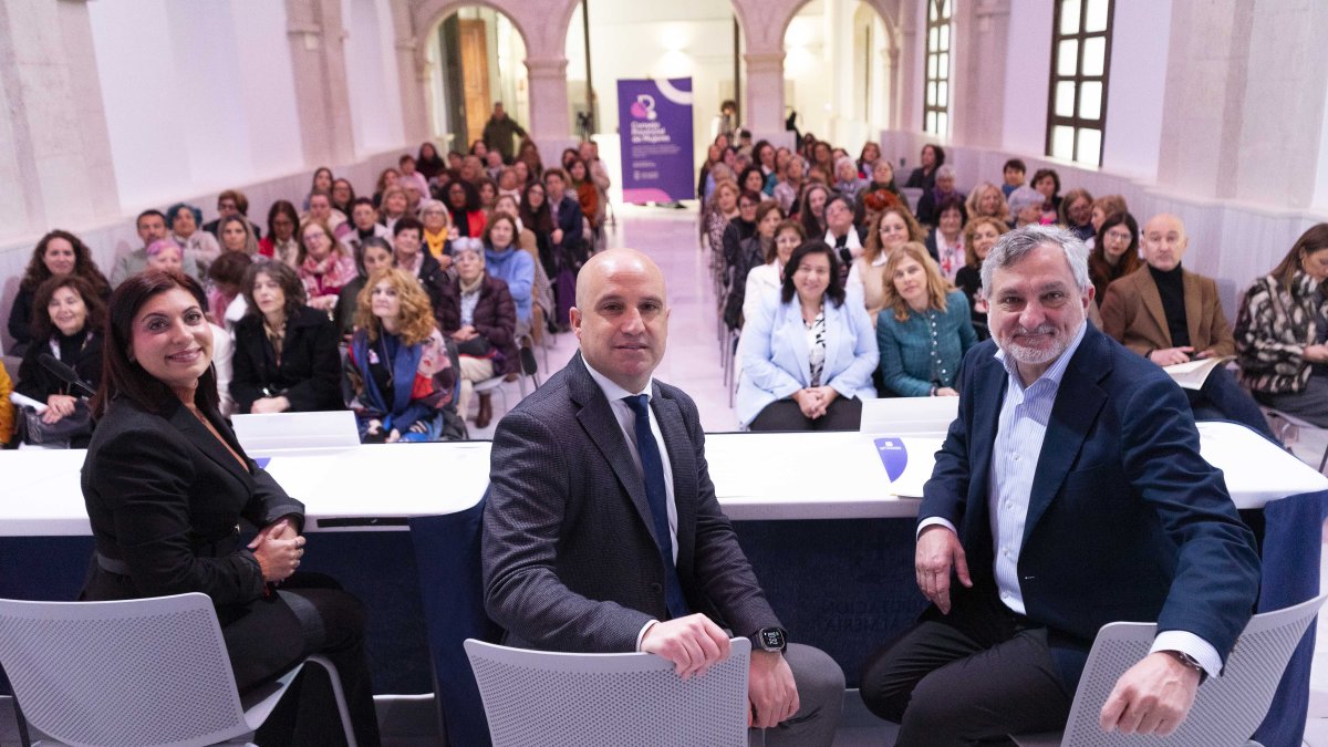 Consejo de la Mujer en la Antigua Capilla del MUREC.