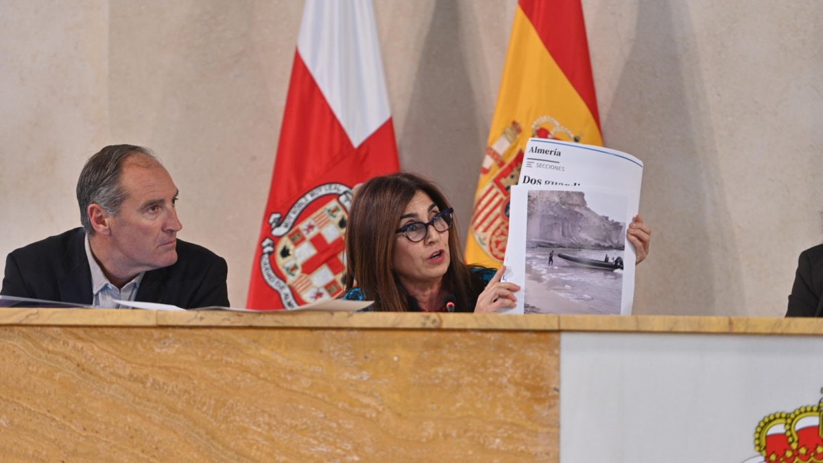 La portavoz del equipo de gobierno del Ayuntamiento de Almería, Sacramento Sánchez, en el Pleno.