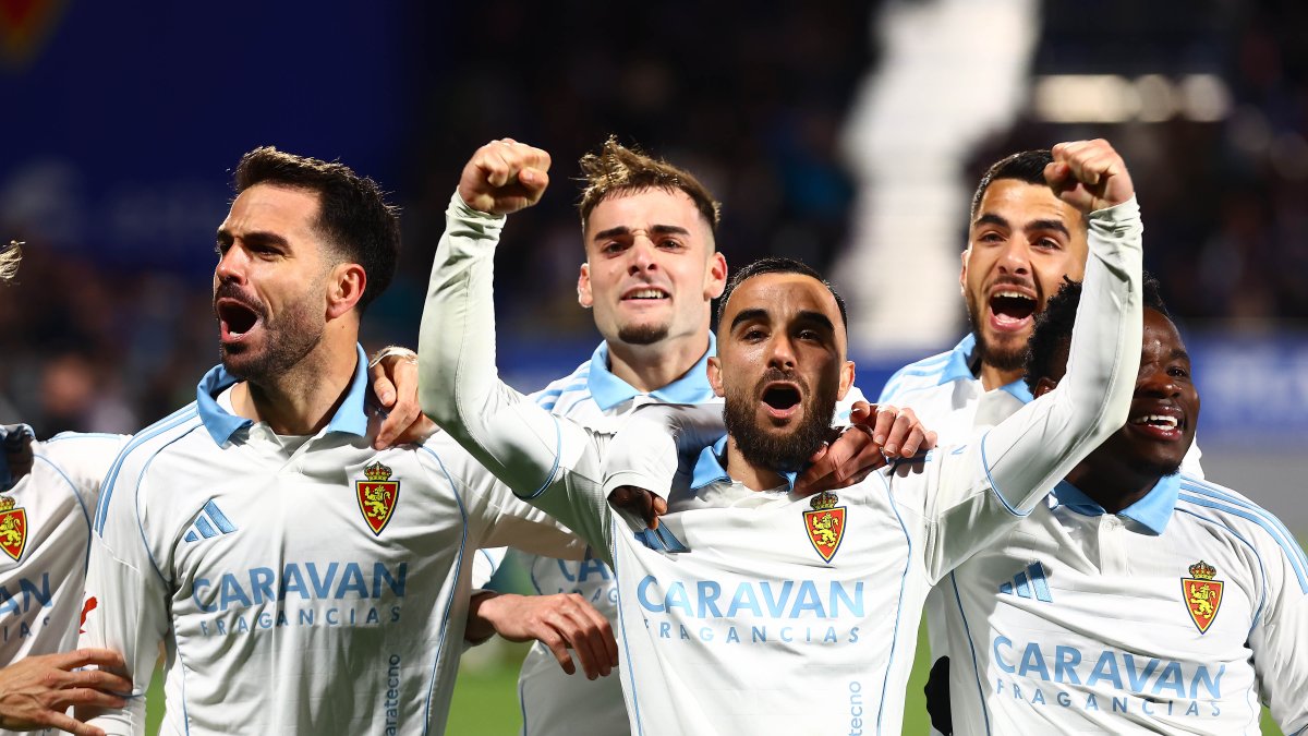 La fiesta del Real Zaragoza fue por obra y gracia del Almería.