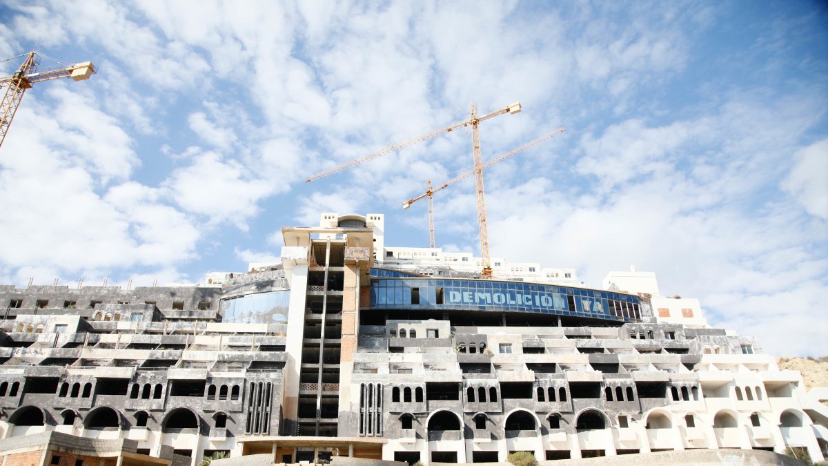 Archivo - Vista general del hotel de El Algarrobico, en Carboneras (Almería).