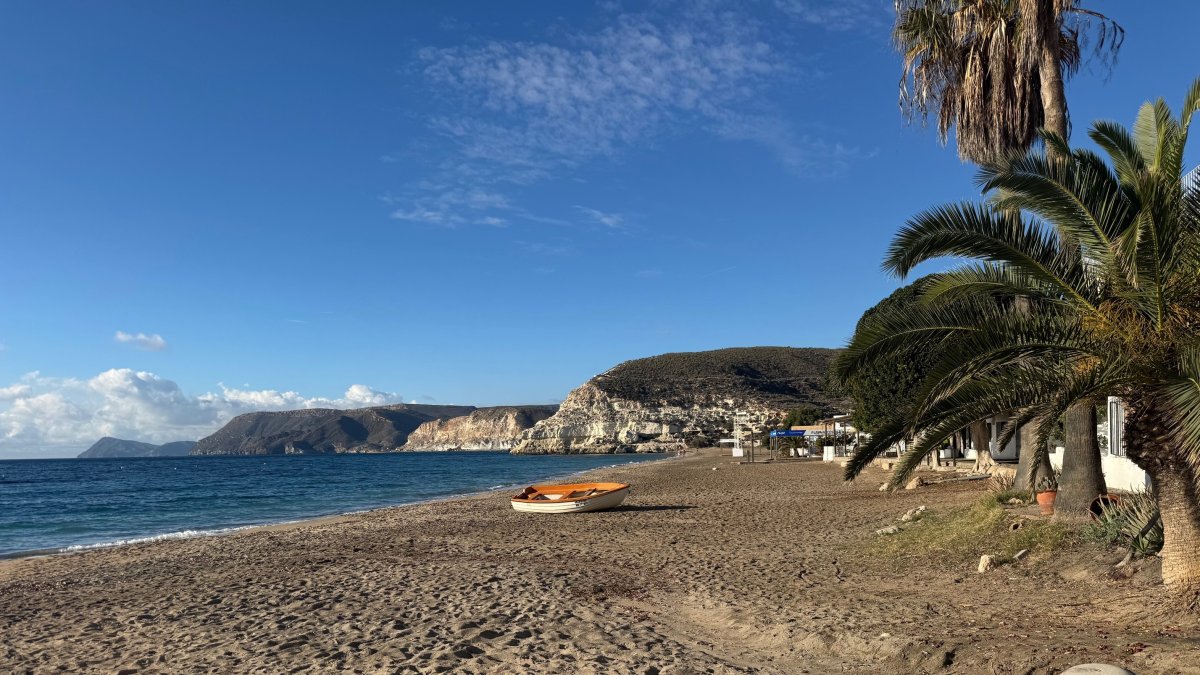 Playa de Agua Amarga, en el Parque Natural de Cabo de Gata-Níjar.