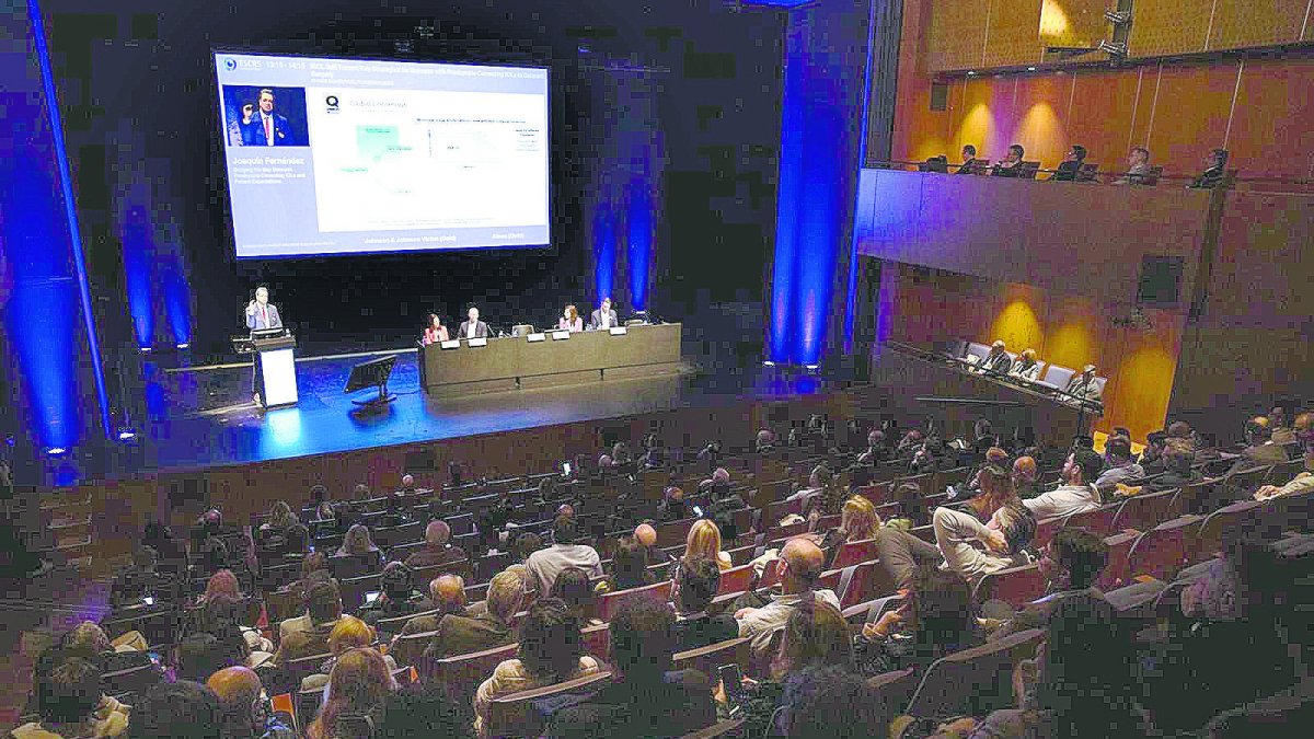 Dr. Joaquín Fernández, durante su participación en el Congreso HSIOIRS celebrado en Atenas