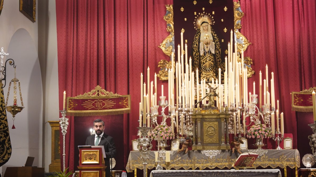 Álvaro Hernández, este sábado frente a la Soledad durante su exaltación.